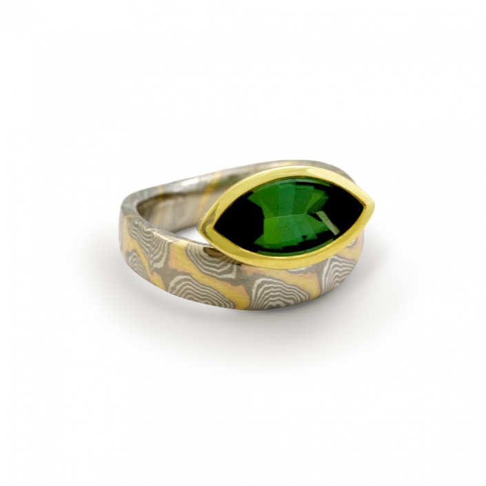 Ring - Mokume Gane und tiefgrüner Turmalin
