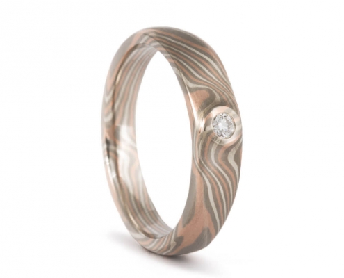 Verlobungsring - aus Mokume Gane mit Diamant im Brillantschliff