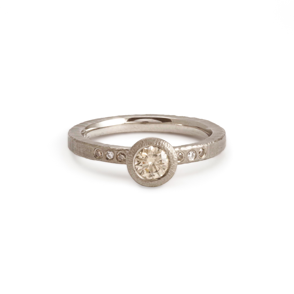Alternativer Diamantring